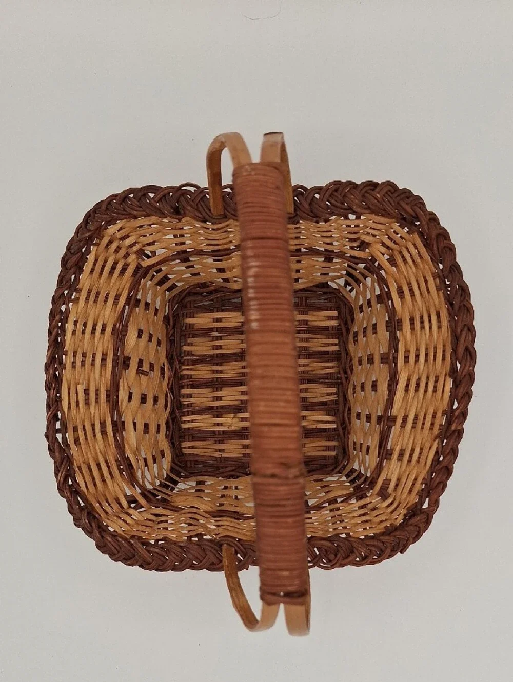 Vintagr Woven Handled Basket